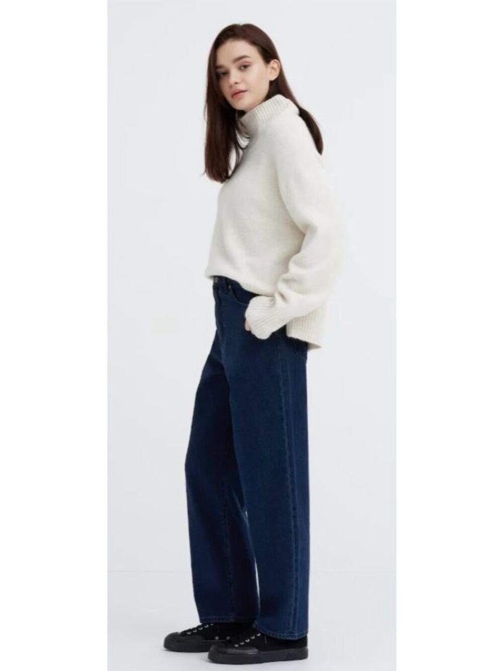 NWT UNIQLO Wide Leg Tapered Jeans Barrel Leg-sz Large (waist 35)